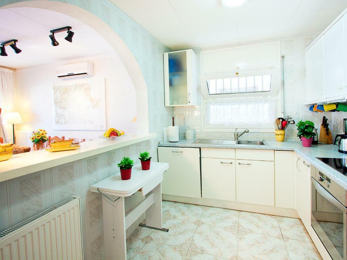 Holiday Home Requesens Canal Empuriabrava Exterior photo