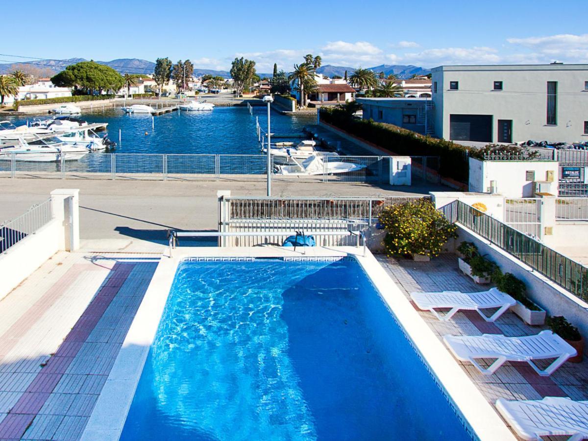 Holiday Home Requesens Canal Empuriabrava Exterior photo
